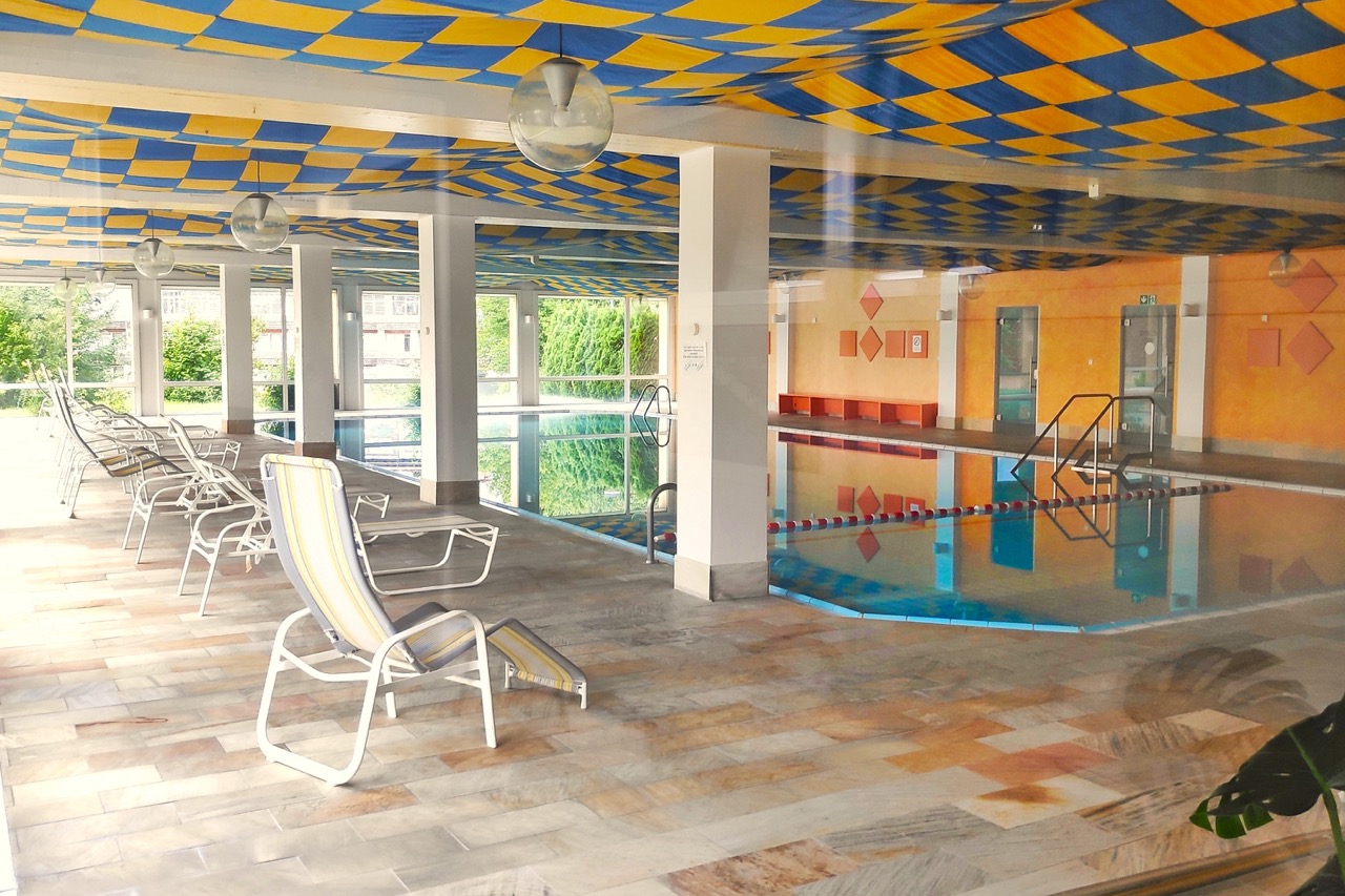 Groß (Pool 1)