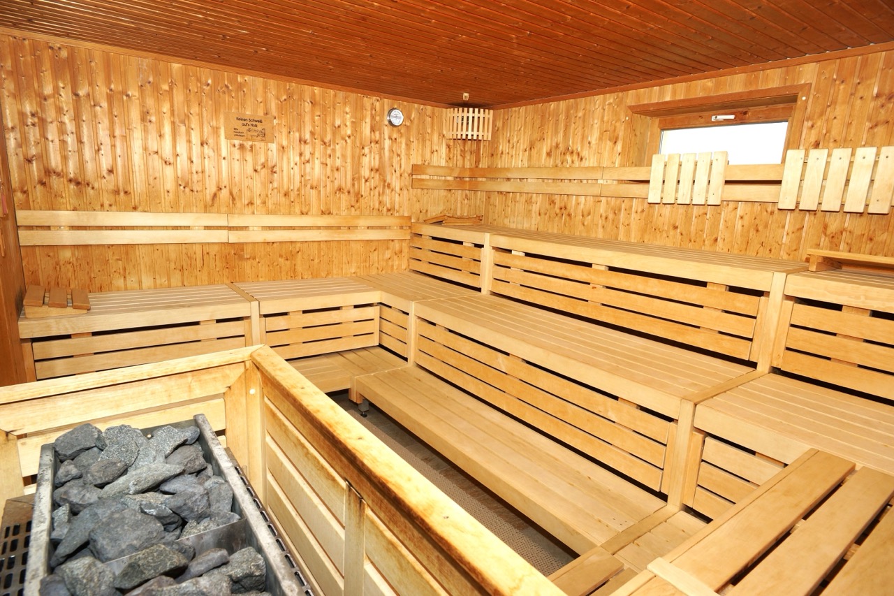 Groß (Sauna 1)
