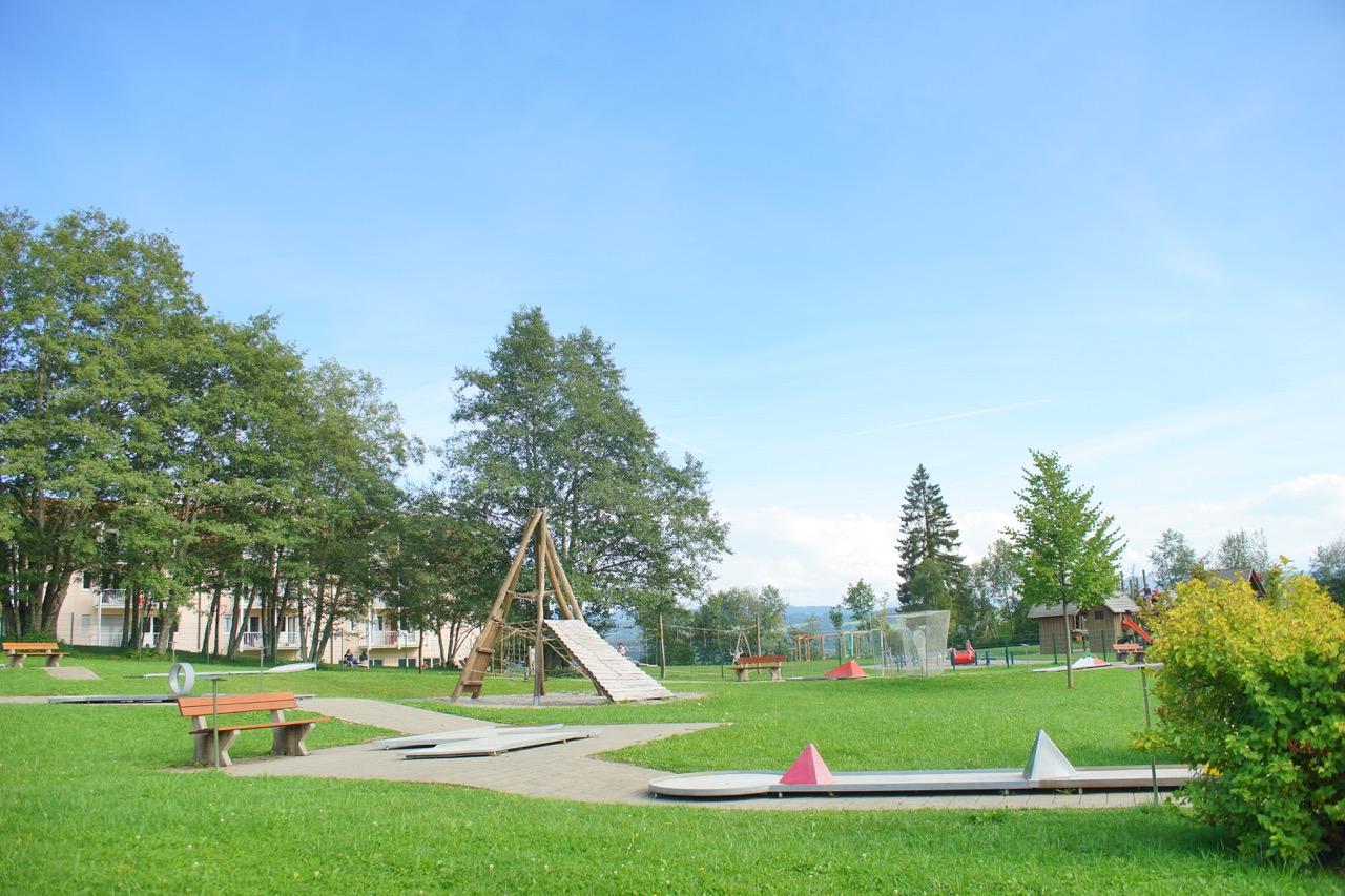 Groß (Spielplatz 2)